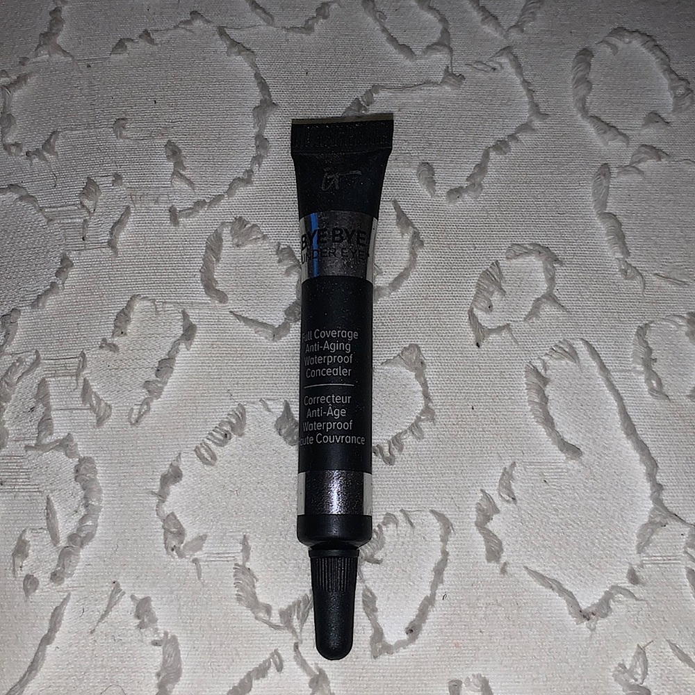 It cosmetics Bye Bye Under Eye Medium Tan